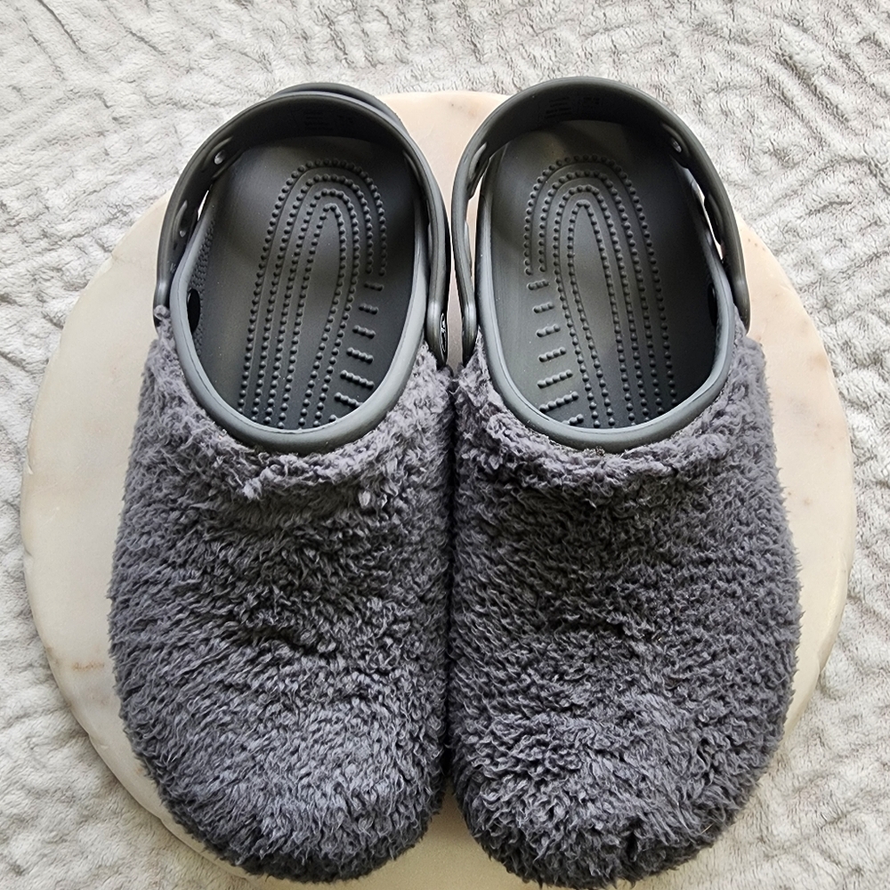 Crocs Classic Fuzz Mania Unisex Faux Fur Clogs Size Men's 9 Women's 11 Grey - Picture 8 of 11